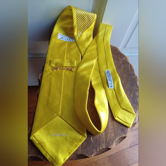 Santostefano Vibrant Yellow Silk Tie - Picture 2 of 4